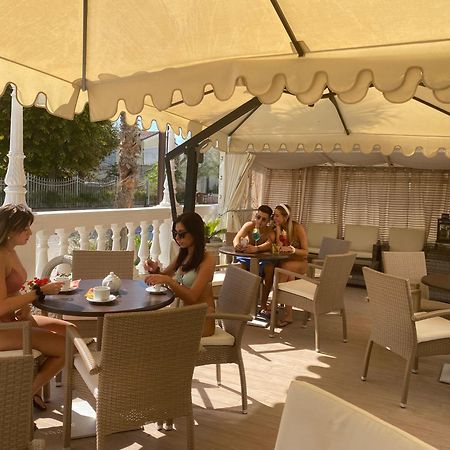 Hotel Caesar Paladium Rimini Exteriör bild